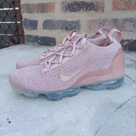 Nike Vapormax Flyknit Sneakers - Picture 4 of 11